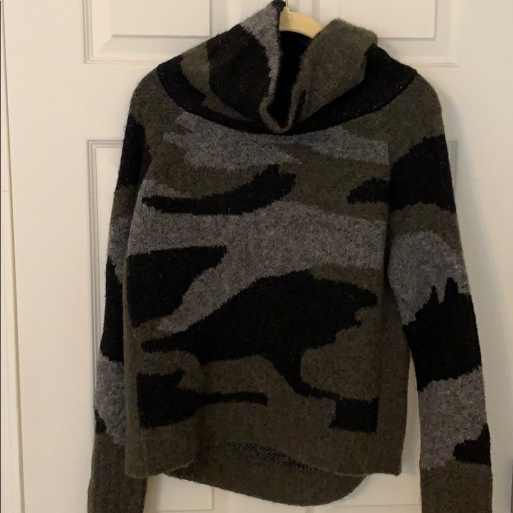 Small camo sweater